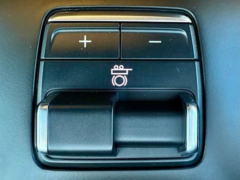 Used 2024 GMC Sierra 1500 Denali w/ Technology Package image 35