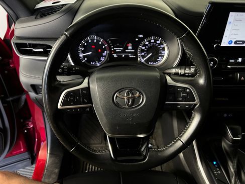 Used 2023 Toyota Highlander XSE FWD image 9