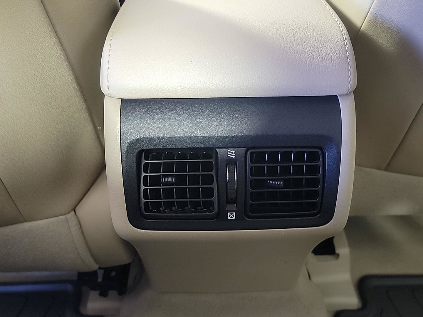 Used 2012 Toyota Camry XLE w/ Leather Pkg FWD image 22