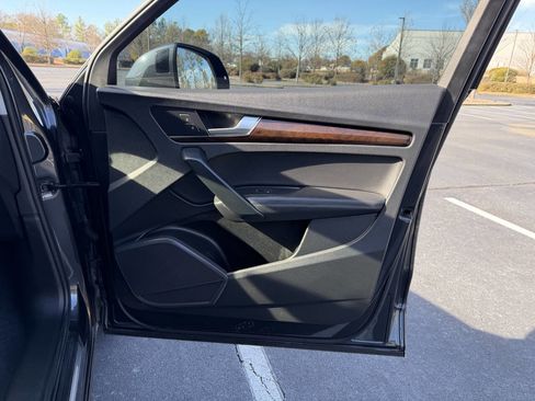 Used 2019 Audi Q5 2.0T Premium Plus w/ Premium Plus Package image 18