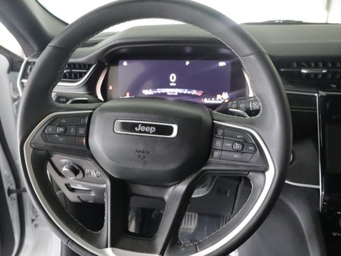 Used 2023 Jeep Grand Cherokee L Laredo AWD/4WD image 12