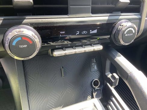 Used 2025 Toyota Tacoma SR5 AWD/4WD image 21