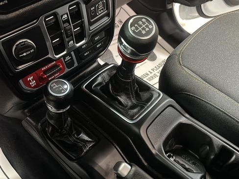 Used 2024 Jeep Wrangler Willys image 23