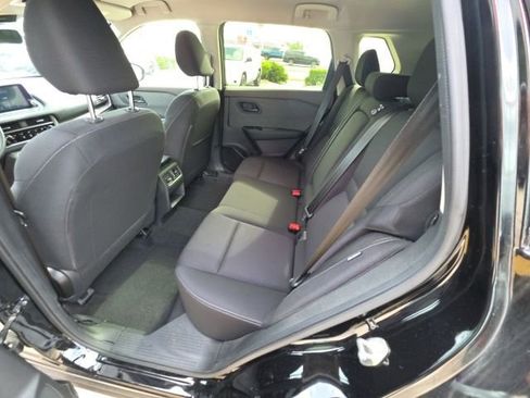 Used 2023 Nissan Rogue S AWD/4WD image 23