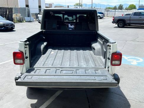 Used 2022 Jeep Gladiator Rubicon AWD/4WD image 7