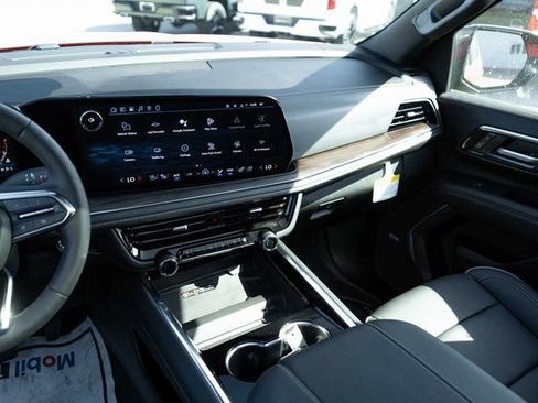 New 2026 Chevrolet Suburban Premier AWD/4WD image 19