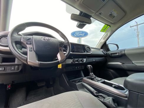 Used 2019 Toyota Tacoma SR5 RWD image 22