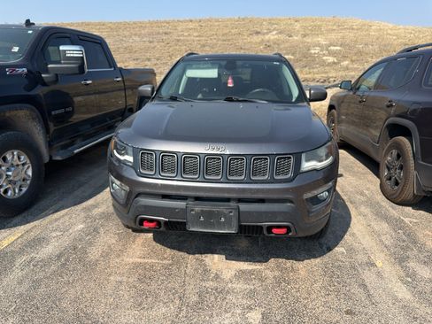 Used 2019 Jeep Compass Trailhawk w/ Leather Interior Group AWD/4WD image 2