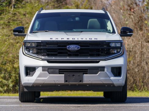 Used 2026 Ford Expedition Platinum image 41