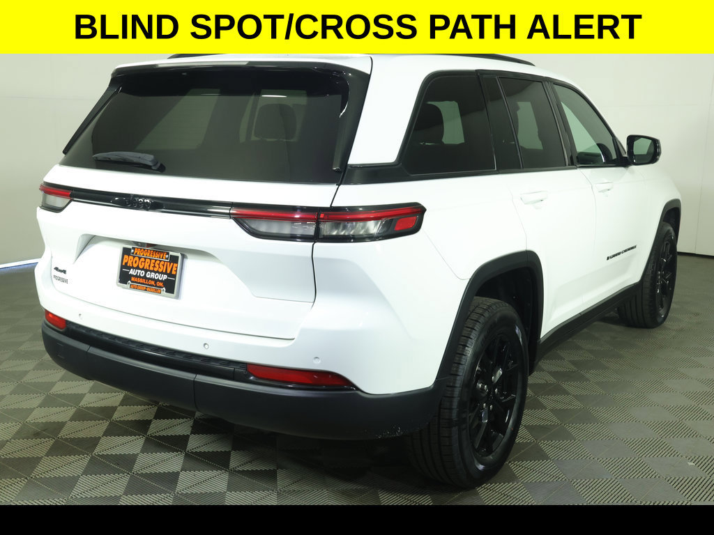 Used 2024 Jeep Grand Cherokee Altitude AWD/4WD image 9