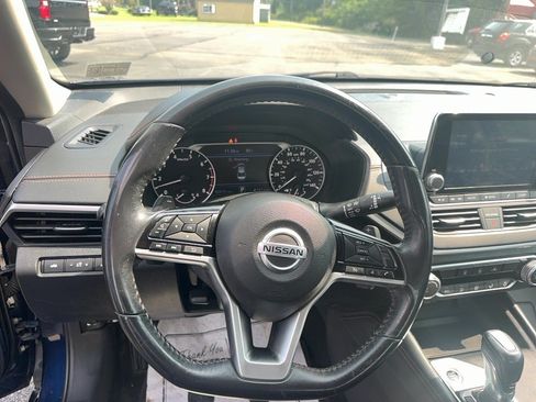 Used 2019 Nissan Altima 2.5 SR FWD image 12