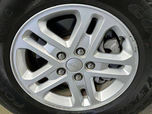 Used 2023 Jeep Grand Cherokee Laredo w/ Trailer Tow Prep Group (B) image 28