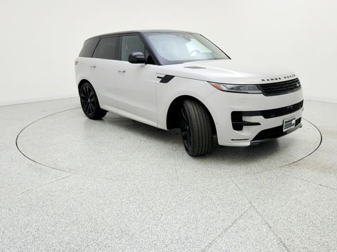 Used 2025 Land Rover Range Rover Sport Dynamic SE image 3