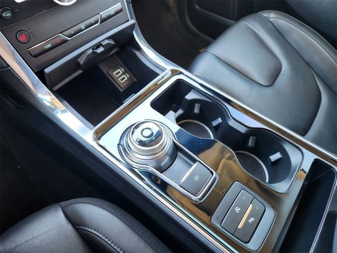 Used 2020 Ford Edge Titanium w/ Cargo Accessory Package image 29