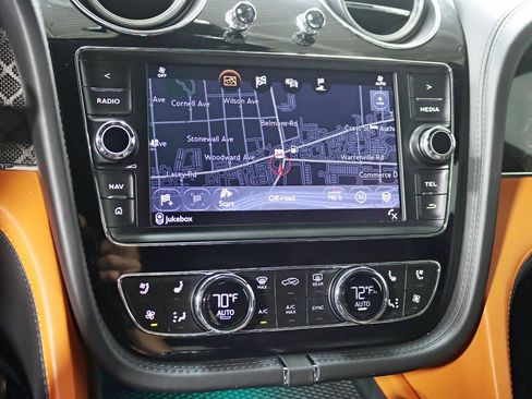 Used 2020 Bentley Bentayga Design Series AWD/4WD image 20