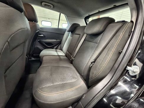 Used 2020 Chevrolet Trax LS AWD/4WD image 23
