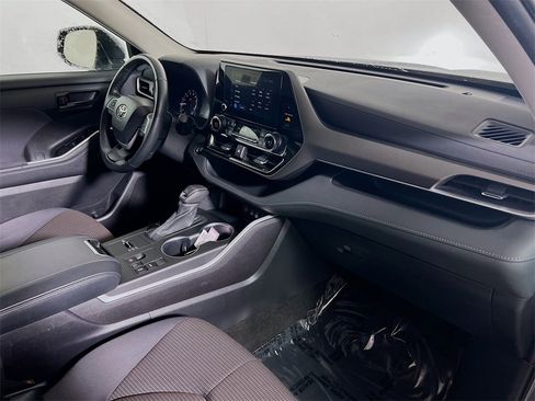 Certified 2023 Toyota Highlander LE image 27