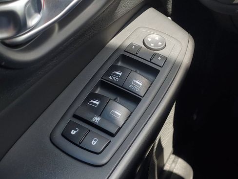Used 2019 Jeep Cherokee Trailhawk w/ Cold Weather Group AWD/4WD image 19