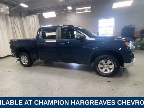 Used 2022 Chevrolet Silverado 1500 LT AWD/4WD image 2