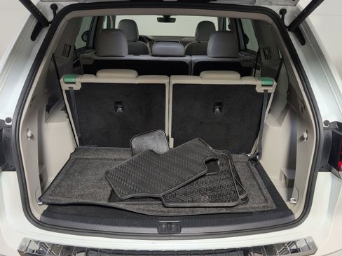 Used 2024 Volkswagen Atlas SEL Premium R-Line image 35