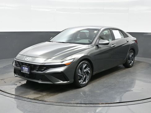 Certified 2025 Hyundai Elantra SEL image 2