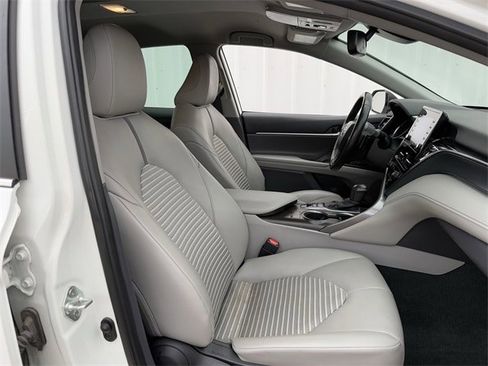 Used 2023 Toyota Camry SE image 28