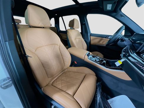 New 2026 BMW X5 xDrive50e w/ M Sport Package image 31