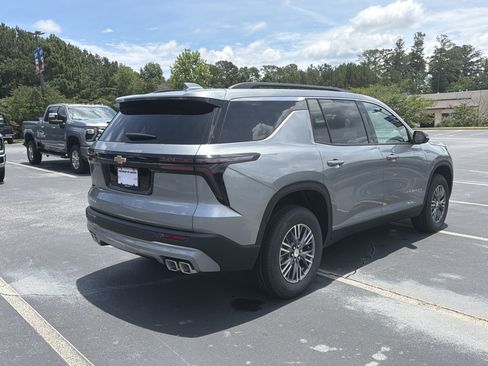 New 2026 Chevrolet Traverse LT FWD image 5