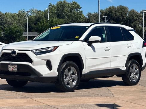 Used 2024 Toyota RAV4 LE AWD/4WD image 8