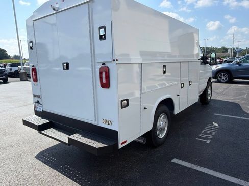 New 2027 Ford E-350 and Econoline 350 Super Duty w/ Power Equipment Group RWD image 5