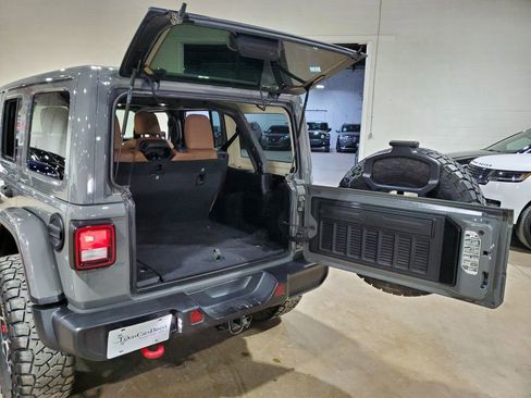 Used 2021 Jeep Wrangler Unlimited Rubicon w/ Cold Weather Group AWD/4WD image 45