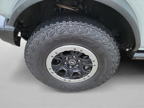 Used 2022 Ford Bronco Badlands w/ Sasquatch Package AWD/4WD image 9