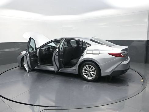 Used 2025 Toyota Camry LE FWD image 42
