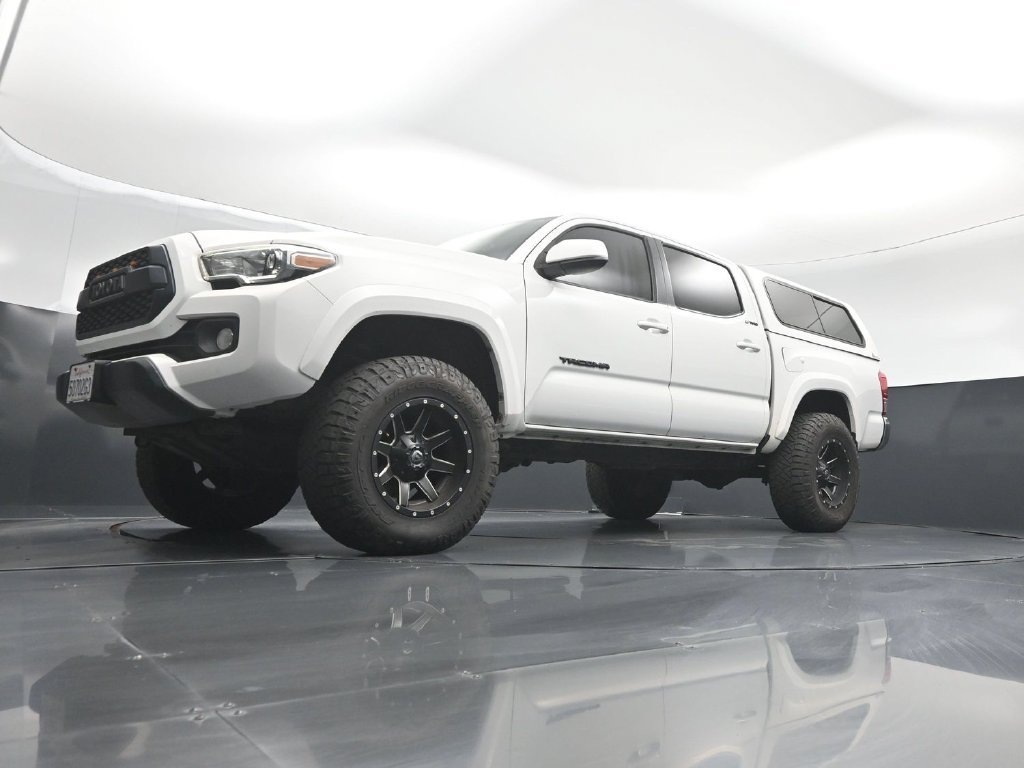 Used 2017 Toyota Tacoma SR5 w/ Tow Package AWD/4WD image 40