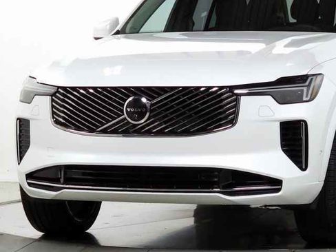 Certified 2025 Volvo XC90 B6 Plus image 3