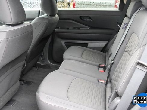 Used 2025 Nissan Pathfinder SV image 14