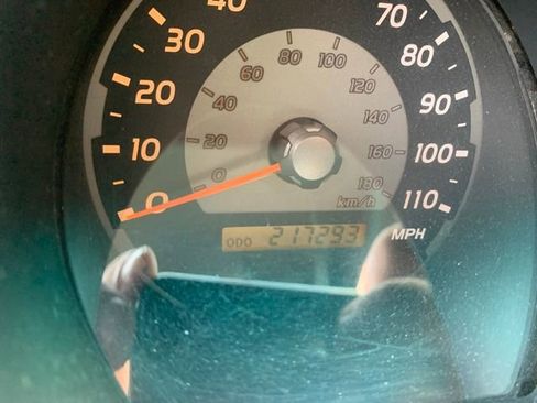 Used 2004 Toyota 4Runner SR5 AWD/4WD image 7