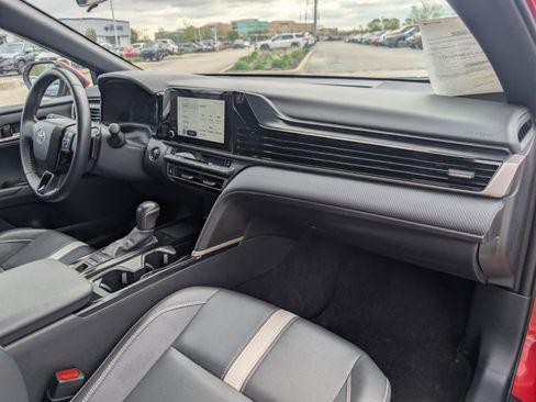 Used 2025 Toyota Camry SE FWD image 28