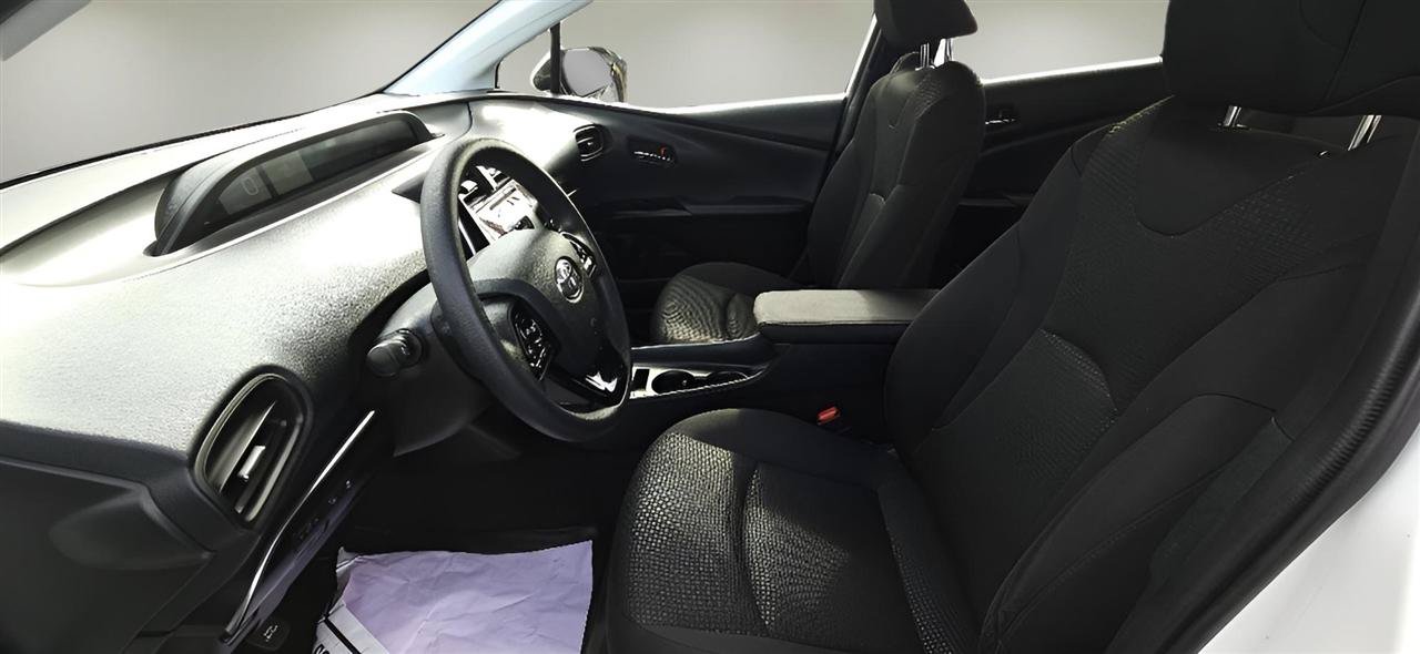 Used 2019 Toyota Prius LE FWD image 12