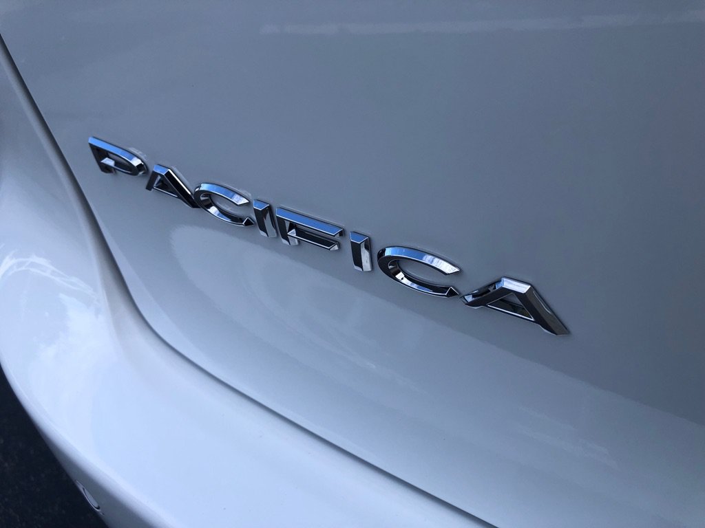 Used 2024 Chrysler Pacifica Touring-L FWD image 16