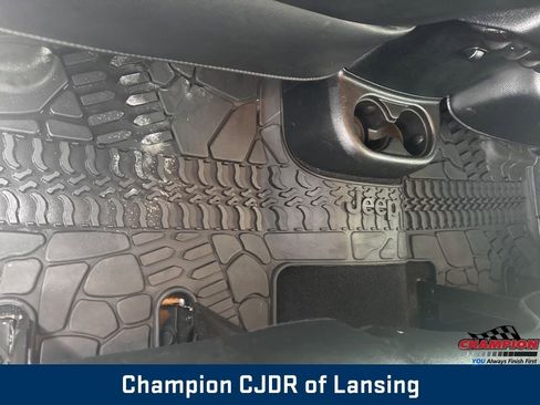 Used 2016 Jeep Wrangler Unlimited Sahara w/ Connectivity Group image 37