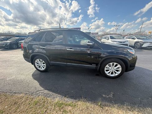Used 2015 Kia Sorento EX image 2