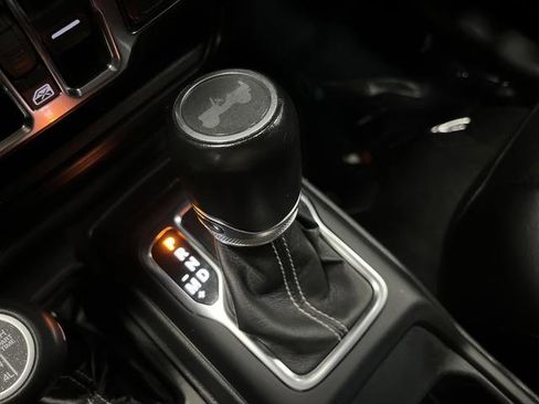 Used 2022 Jeep Wrangler Unlimited Sahara image 19