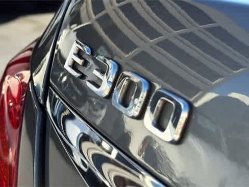 Used 2017 Mercedes-Benz E 300 4MATIC image 10