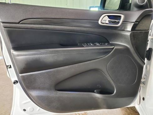 Used 2020 Jeep Grand Cherokee Altitude AWD/4WD image 12