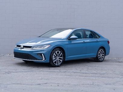 Used 2025 Volkswagen Jetta SE w/ Sunroof Package