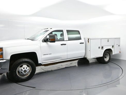 Used 2019 Chevrolet Silverado 3500 W/T w/ WT Convenience Package AWD/4WD image 4