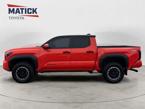 Used 2024 Toyota Tacoma TRD Off-Road AWD/4WD image 4