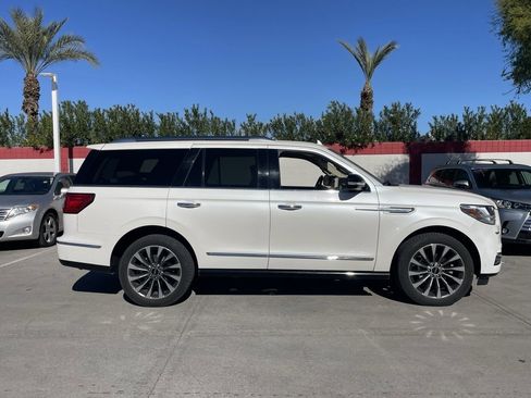 Used 2018 Lincoln Navigator Select w/ Technology Package image 3