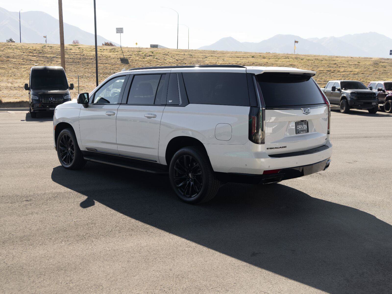 Used 2024 Cadillac Escalade ESV Sport w/ LPO, ONYX Package AWD/4WD image 5